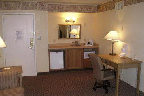Pan American Inn And Suites Albuquerque Room photo